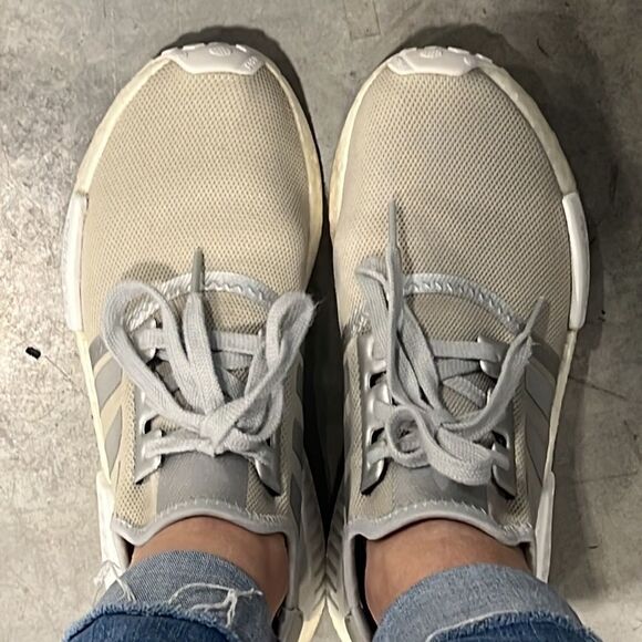 ADIDAS NMD R1 in Chalk Grey - Picture 4 of 8